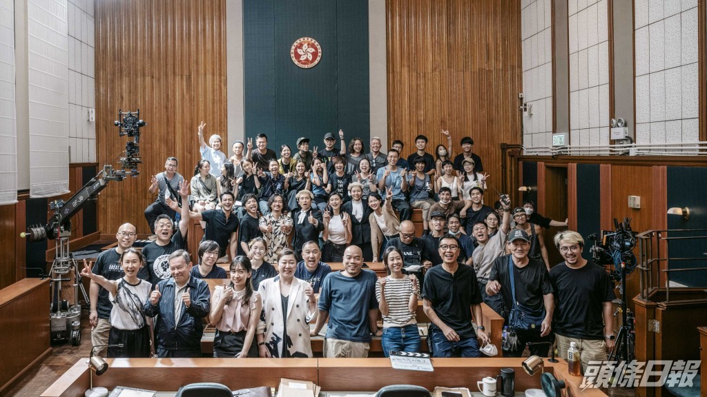 《毒舌大狀》拍咗一個月,台前幕後感情好好。